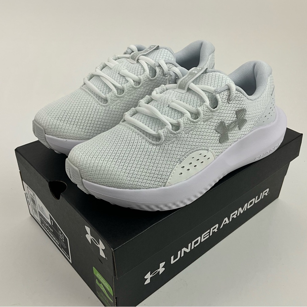 Under Armour US Womens Size 7 Charged Surge 4 Running Shoes NIB